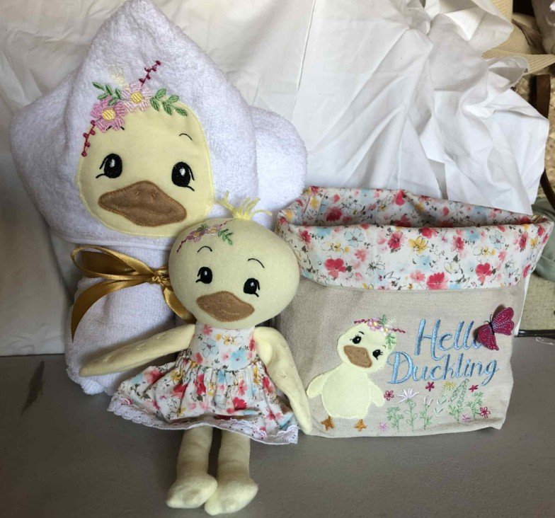 Towels- Hooded Duckling girl - Image 2