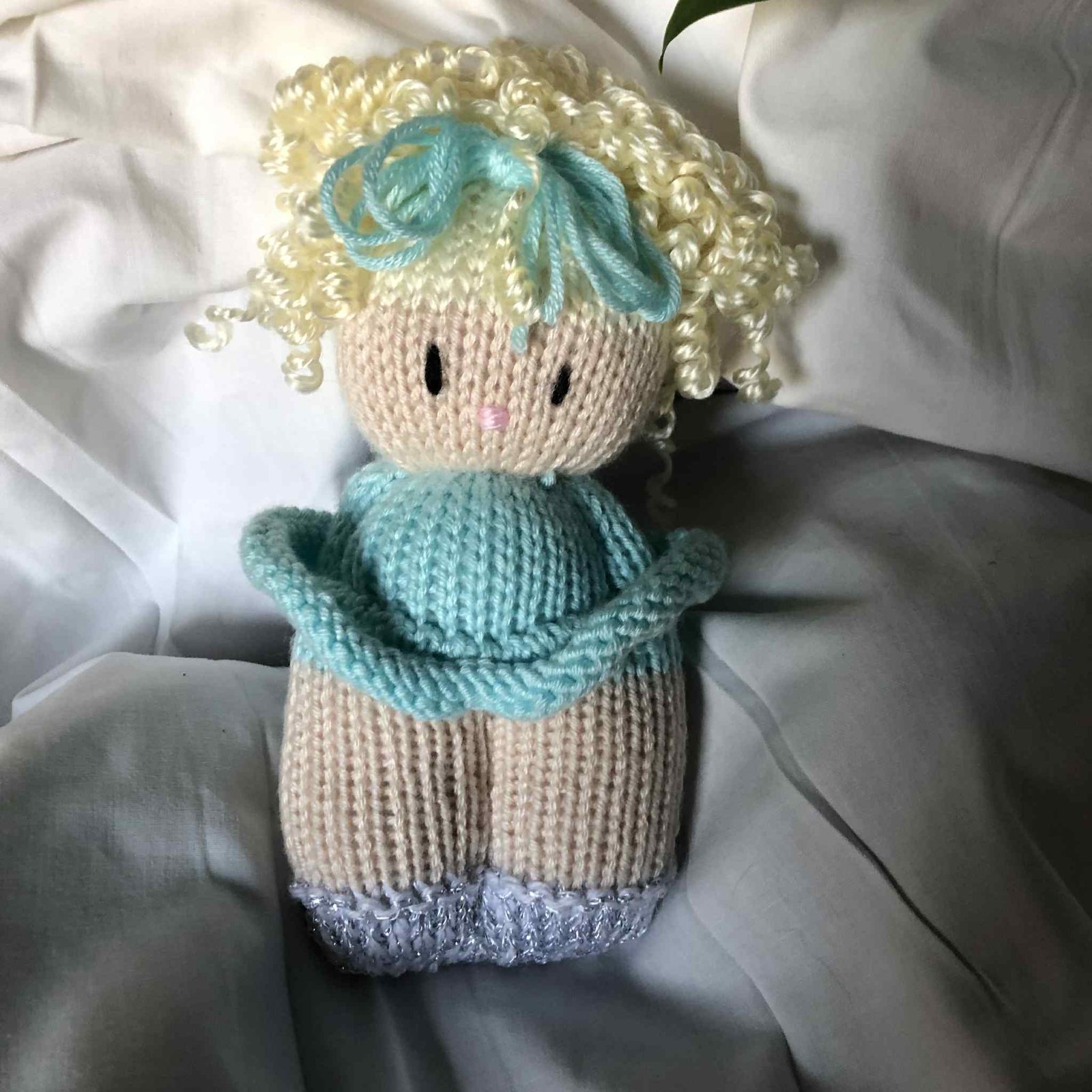 Knitling- pocket knitling girl in aqua